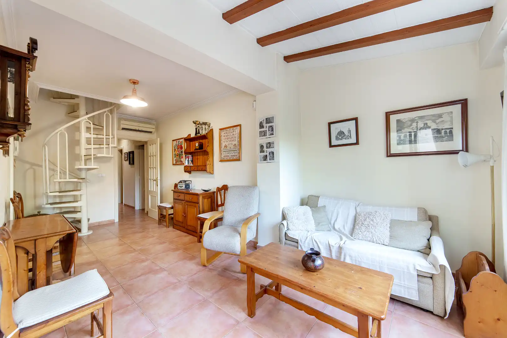 Sala d'estar de Casa adosada en venda en Godella amb Aire condicionat, Calefacció i Jardí privat