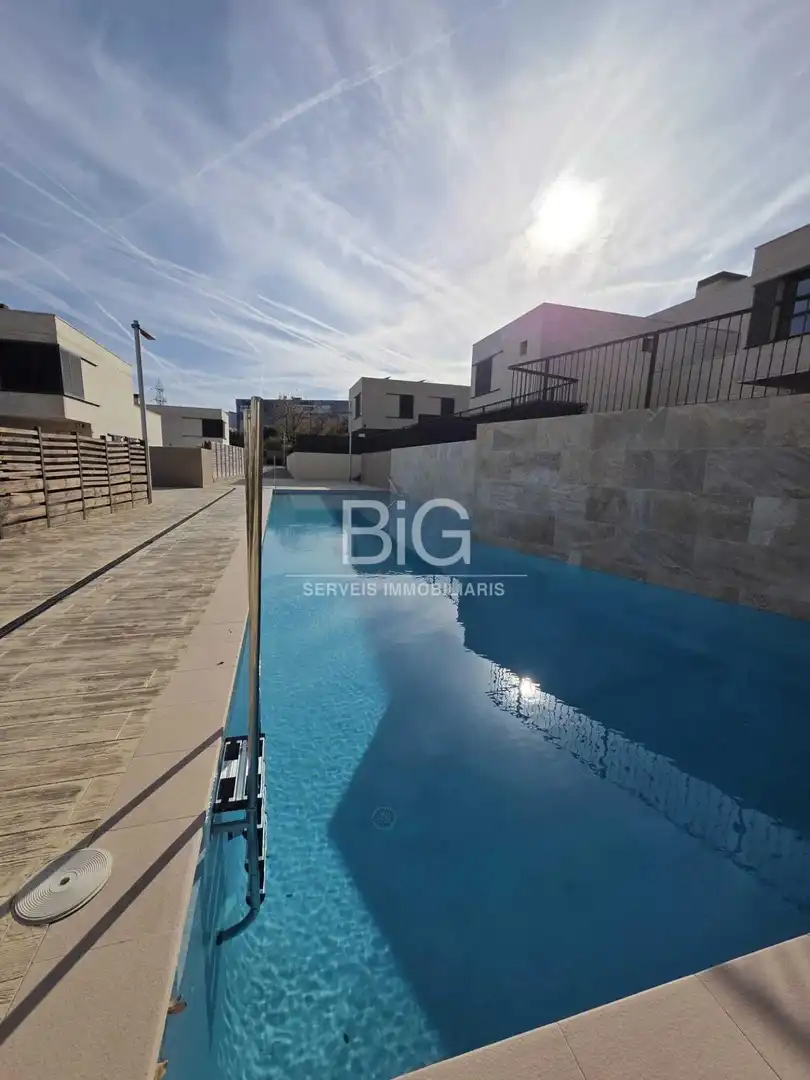 Piscina de Casa o chalet en venta en Mataró con Aire acondicionado, Calefacción y Jardín privado