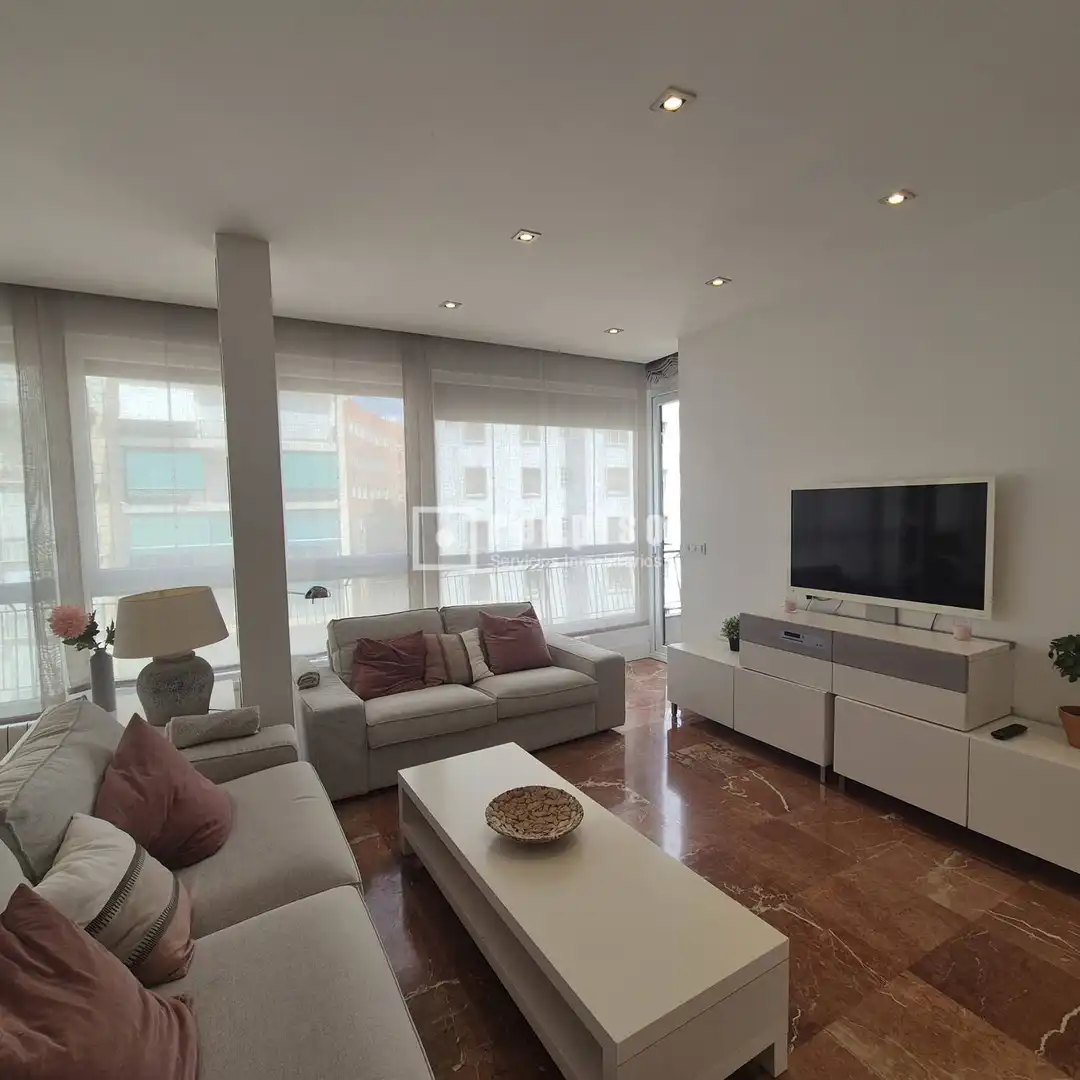 Living room of Flat for rent in Sevilla  with Air Conditioner, Terrace and Storage room