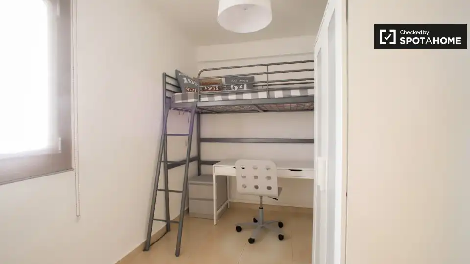 Room in Els Orriols