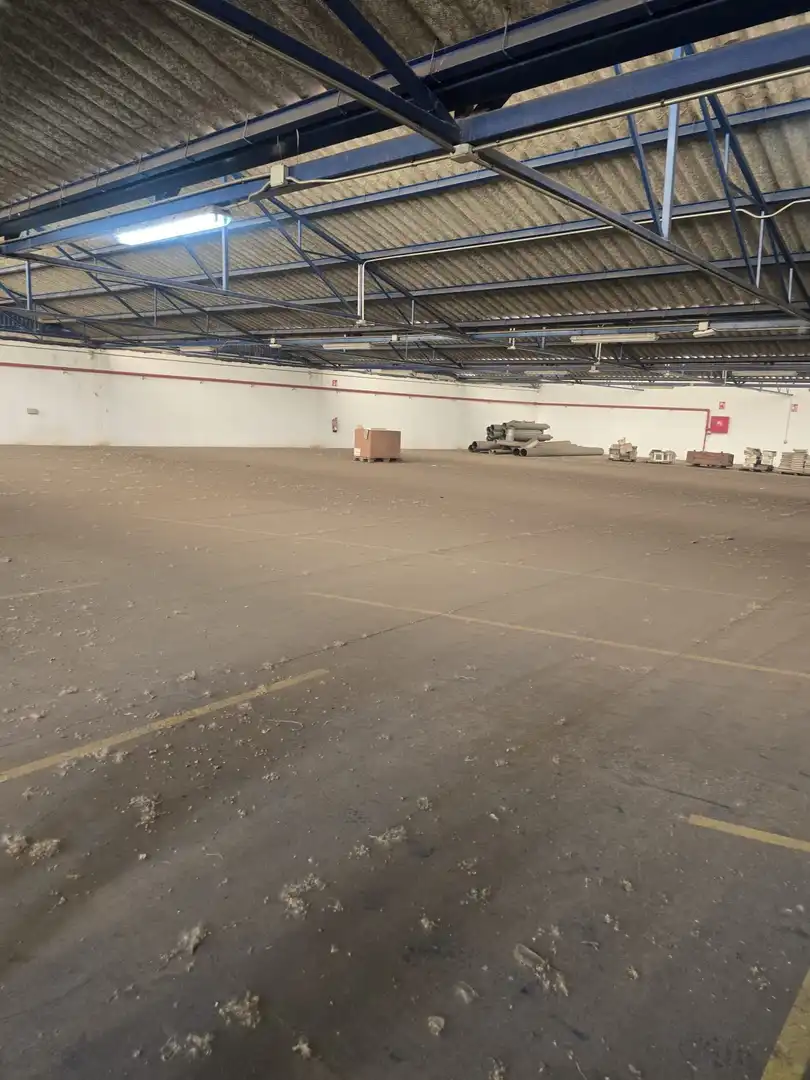 Parkplatz von Fabrikhallen zur Miete in San Cristóbal de la Laguna