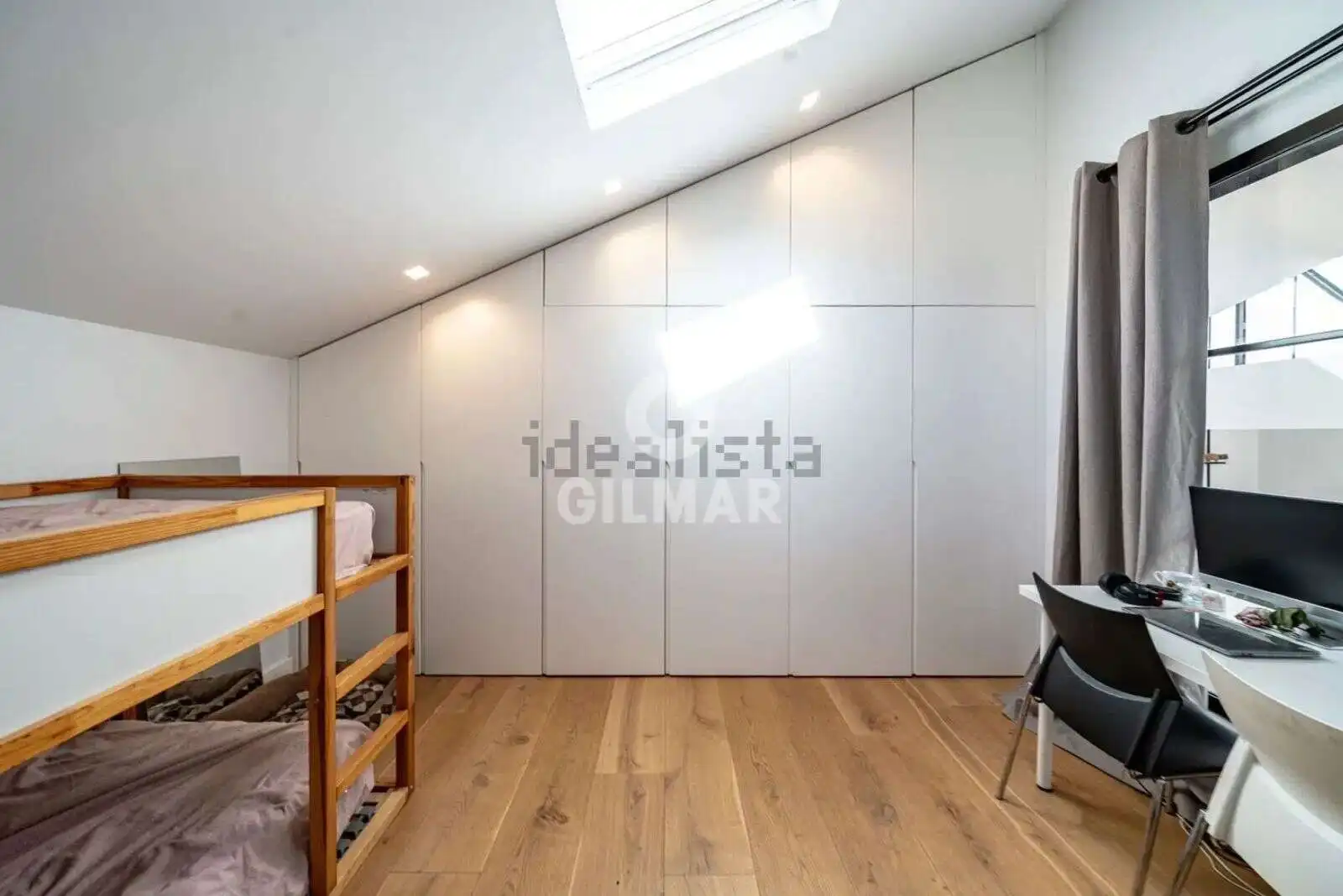 Bedroom of Office for sale in Madrid  with Heating