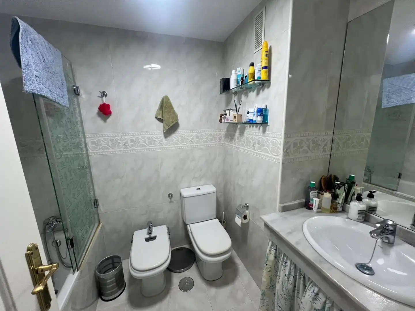 Bathroom of Flat for sale in Málaga  with Air Conditioner, Heating and Community pool