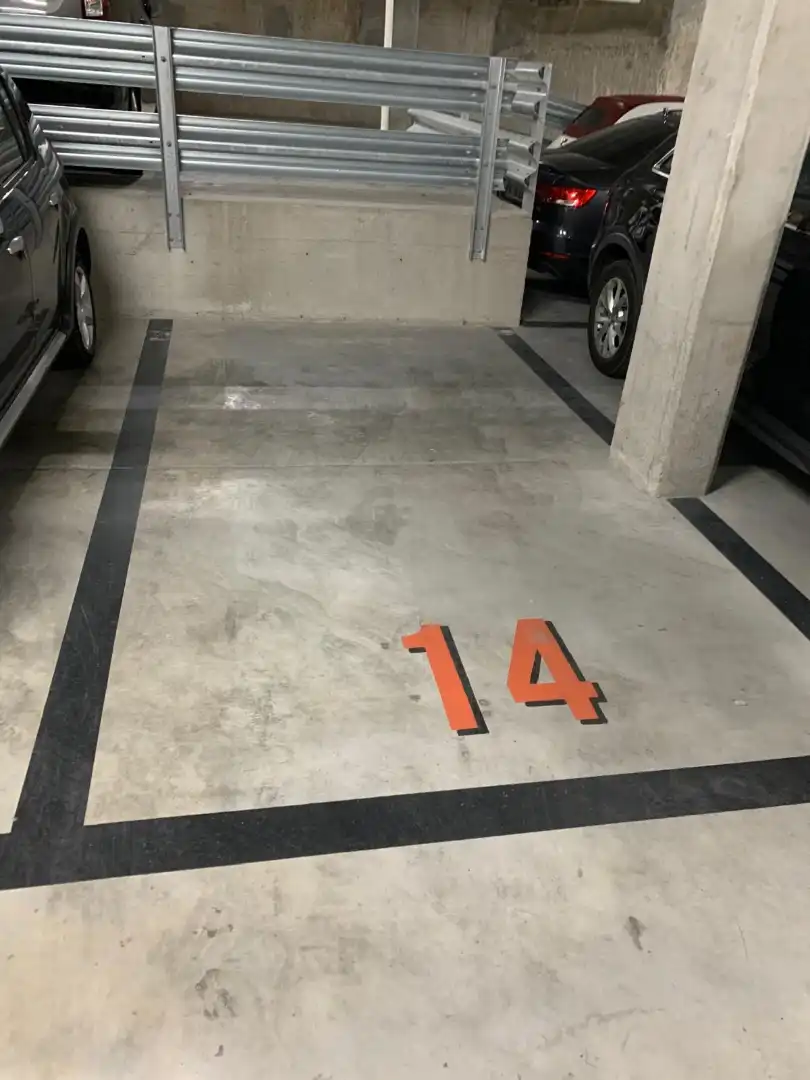 Parkplatz von Garage zum Verkauf in Barcelona mit Alarm