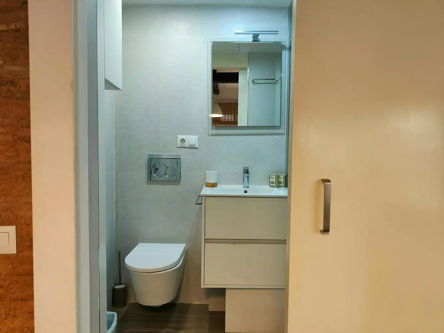 Bathroom of Flat for rent in Barcelona  with Air Conditioner, Heating and Washing machine