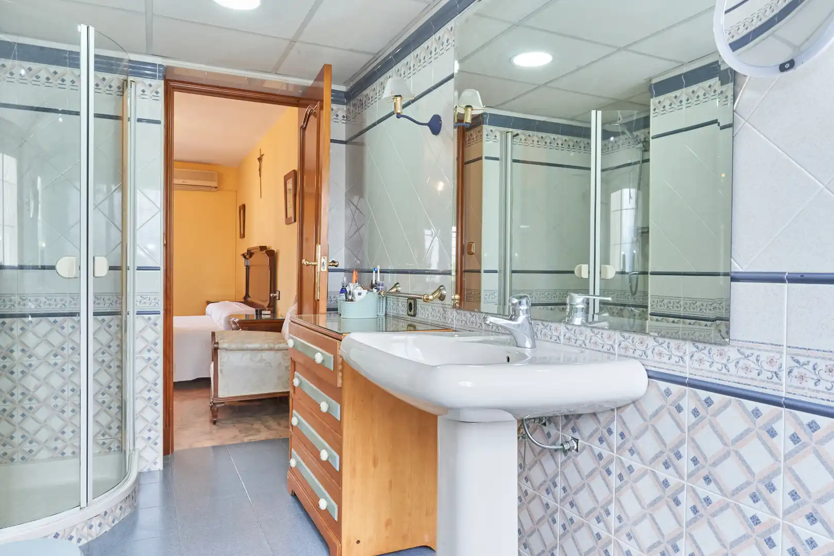 Bathroom of Detached homes for sale in Jaén  with Furnished