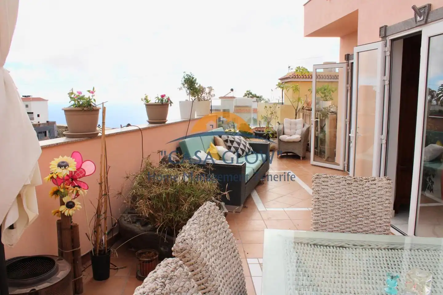 Terrasse von Einfamilien-Reihenhaus zum Verkauf in Guía de Isora mit Klimaanlage, Heizung und Terrasse