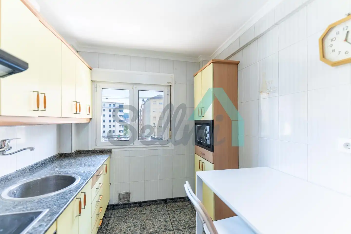 Kitchen of Ground floor for rent in Avilés  with Heating and Furnished