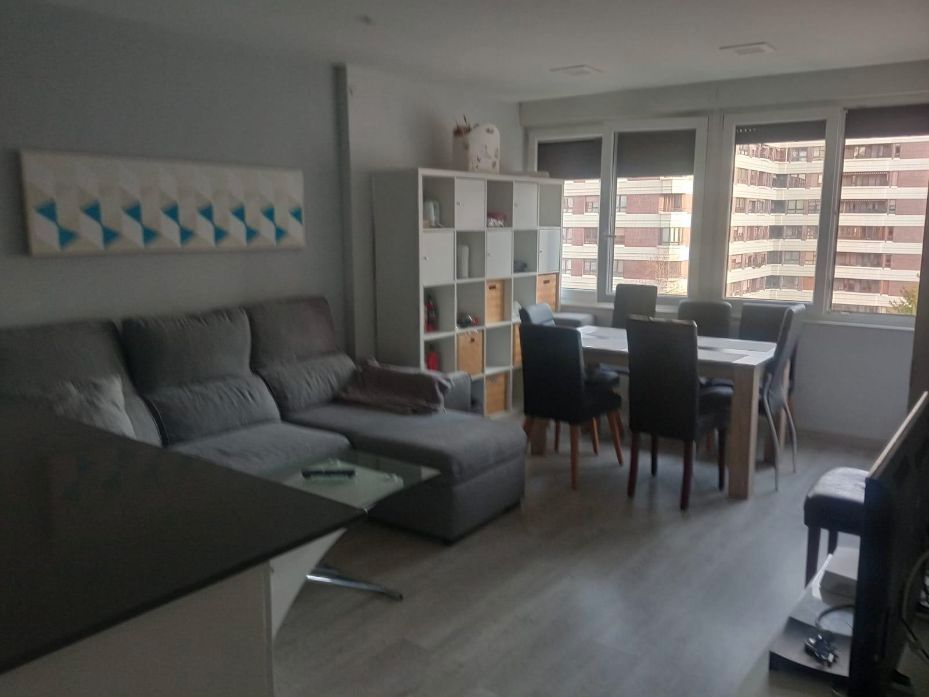 Sala d'estar de Pis de lloguer en  Pamplona / Iruña amb Calefacció, Parquet i Moblat
