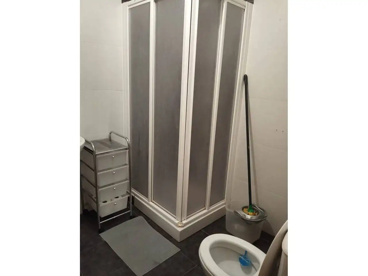Baño de Apartamento de alquiler en Ocaña con Calefacción, Parquet y Amueblado