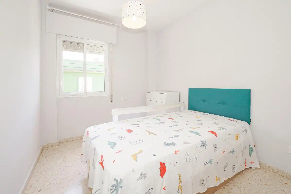 Bedroom of Flat for sale in Camas  with Air Conditioner, Heating and Storage room