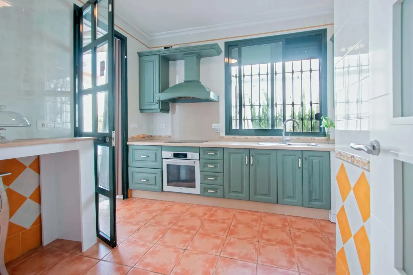 Cuina de Casa o xalet en venda en Burguillos amb Aire condicionat, Jardí privat i Terrassa