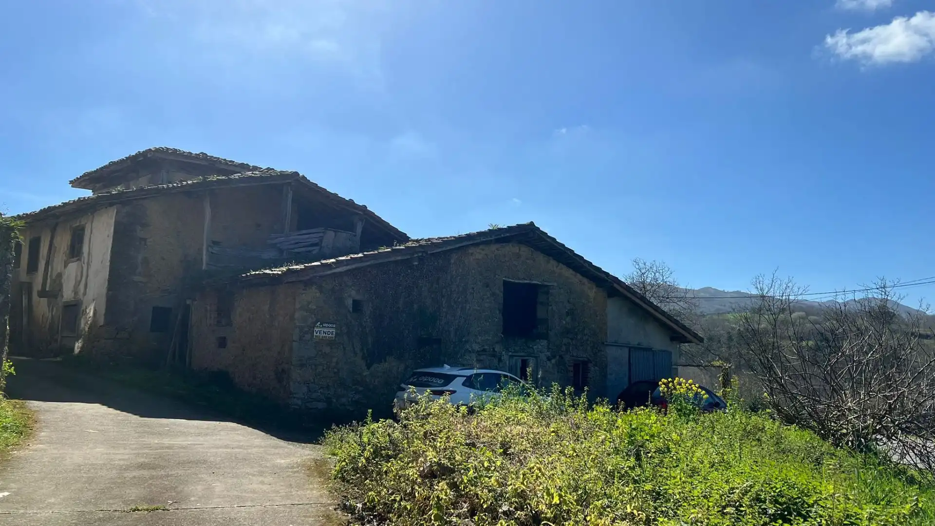 Casa amb jardí en venda a Parres