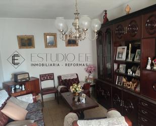 Sala d'estar de Casa o xalet en venda en Salamanca Capital amb Calefacció, Jardí privat i Moblat