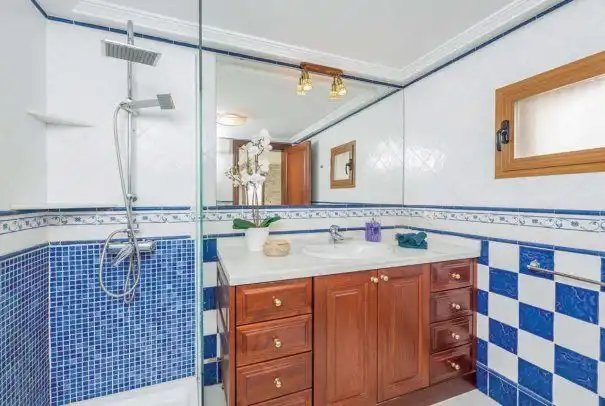 Badezimmer von Haus oder Chalet zum Verkauf in Alcúdia mit Klimaanlage, Heizung und Privatgarten