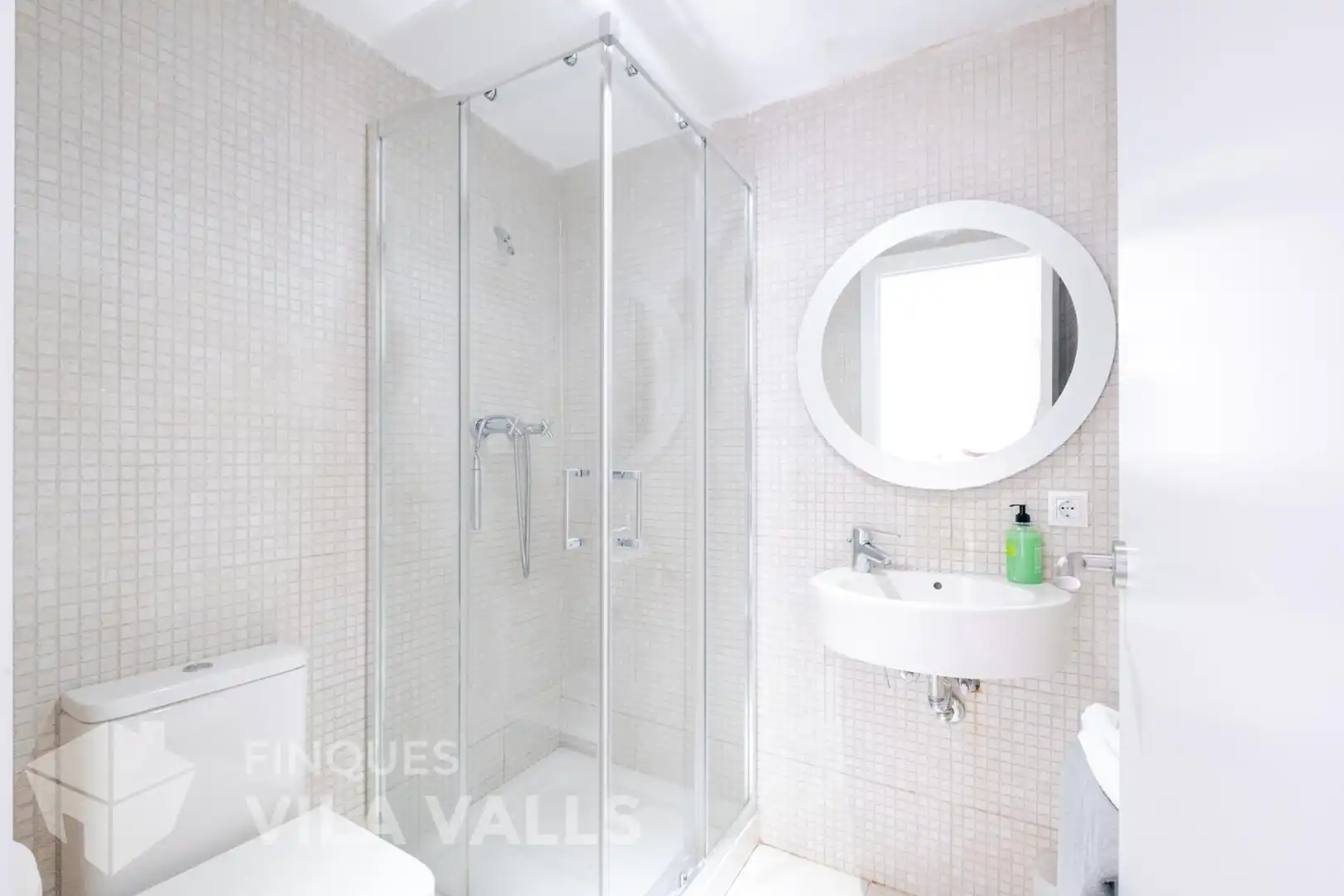 Bany de Casa o xalet en venda en Bigues i Riells del Fai amb Aire condicionat, Jardí privat i Parquet