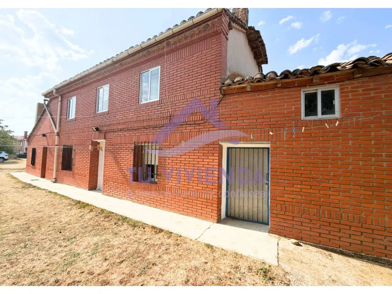 Vista exterior de Casa o xalet en venda en Villaluenga de la Vega amb Calefacció i Moblat
