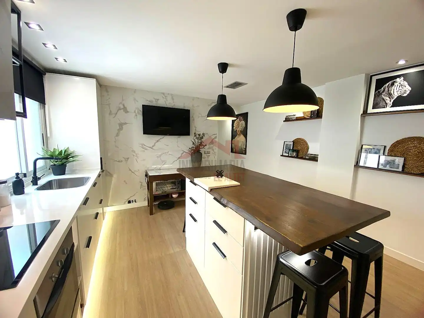 Küche von Wohnung zum Verkauf in Elche / Elx mit Klimaanlage, Heizung und Ofen