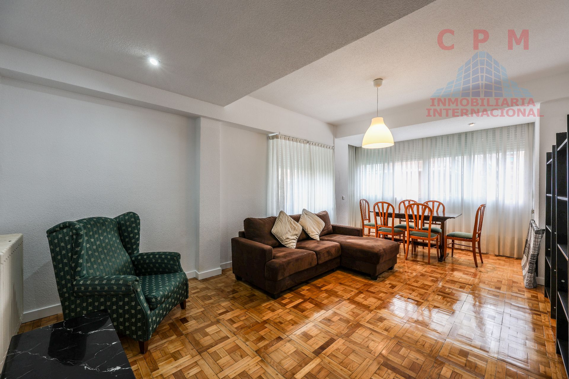Living room of Flat to rent in  Madrid Capital  with Air Conditioner, Heating and Parquet flooring