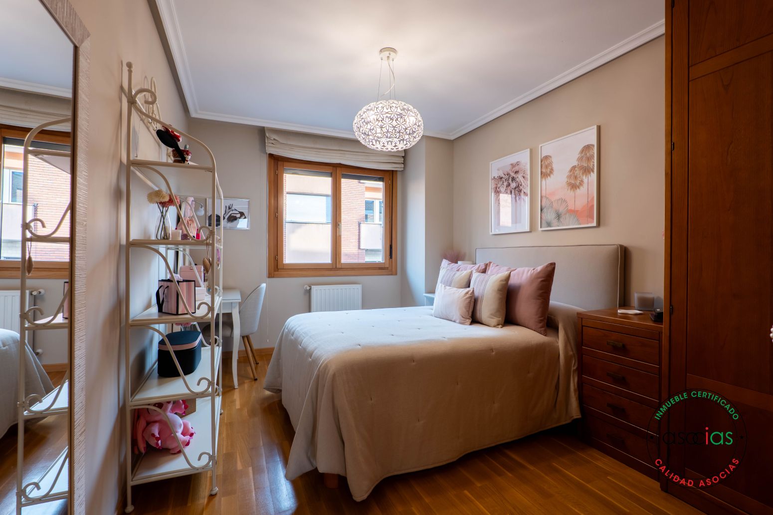 Habitación de Piso en venta en Gijón  con Calefacción, Parquet y Trastero