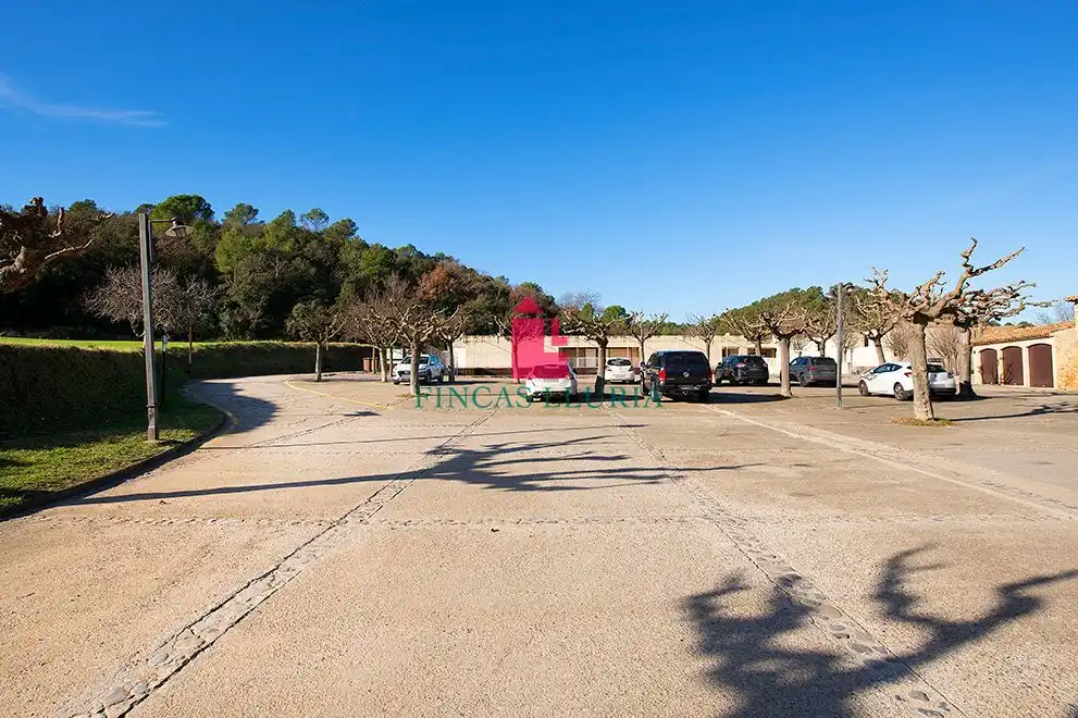 Parking of Houses for sale in Crespià