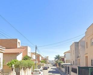 Vista exterior de Casa adosada en venda en Gelves amb Jardí privat, Terrassa i Balcó