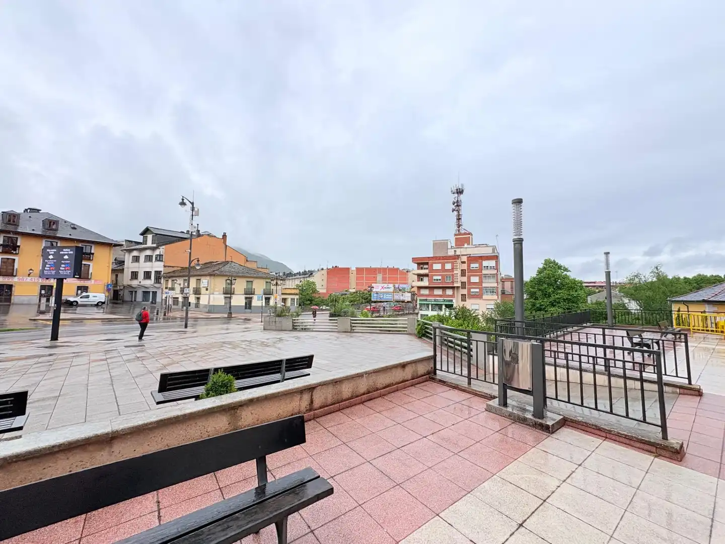 Vista exterior de Piso en venta en Ponferrada con Trastero