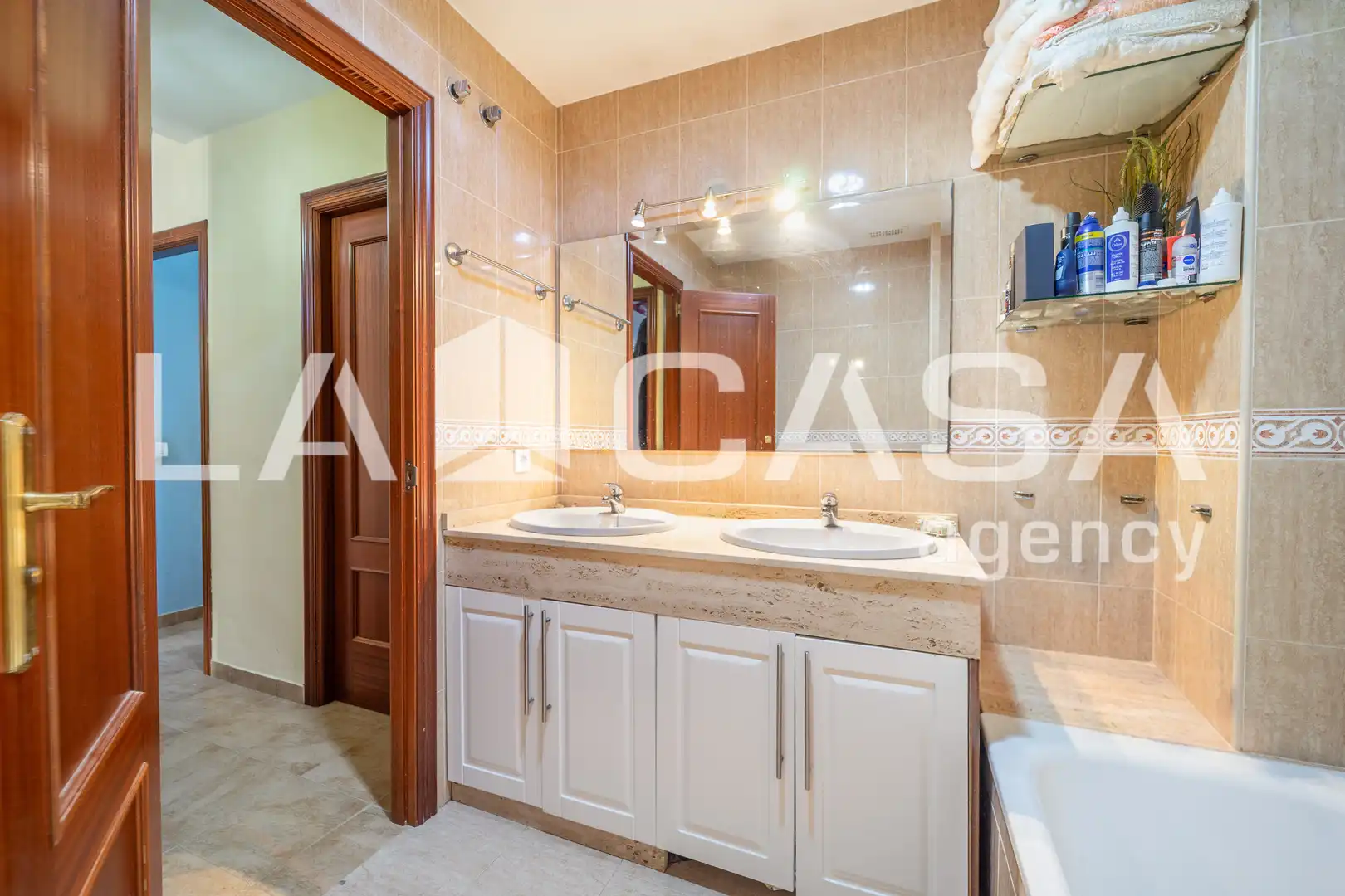 Baño de Casa adosada en venta en Dos Hermanas con Aire acondicionado, Terraza y Trastero