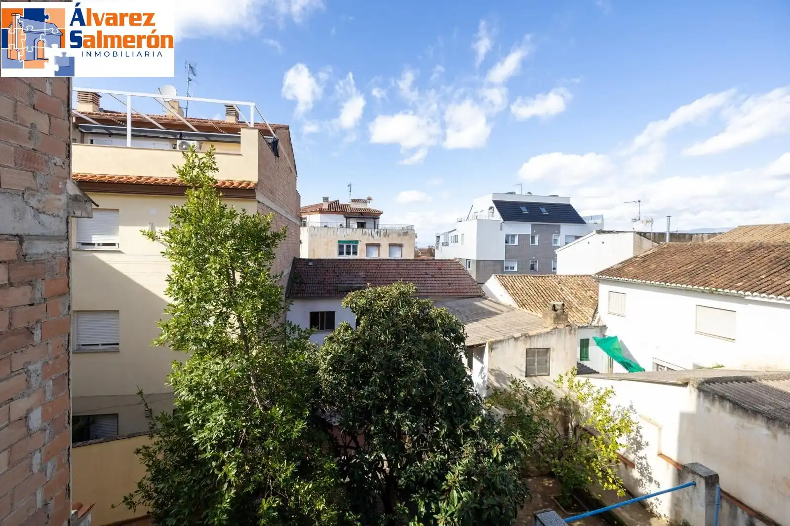Außenansicht von Haus oder Chalet zum Verkauf in La Zubia mit Klimaanlage, Privatgarten und Terrasse