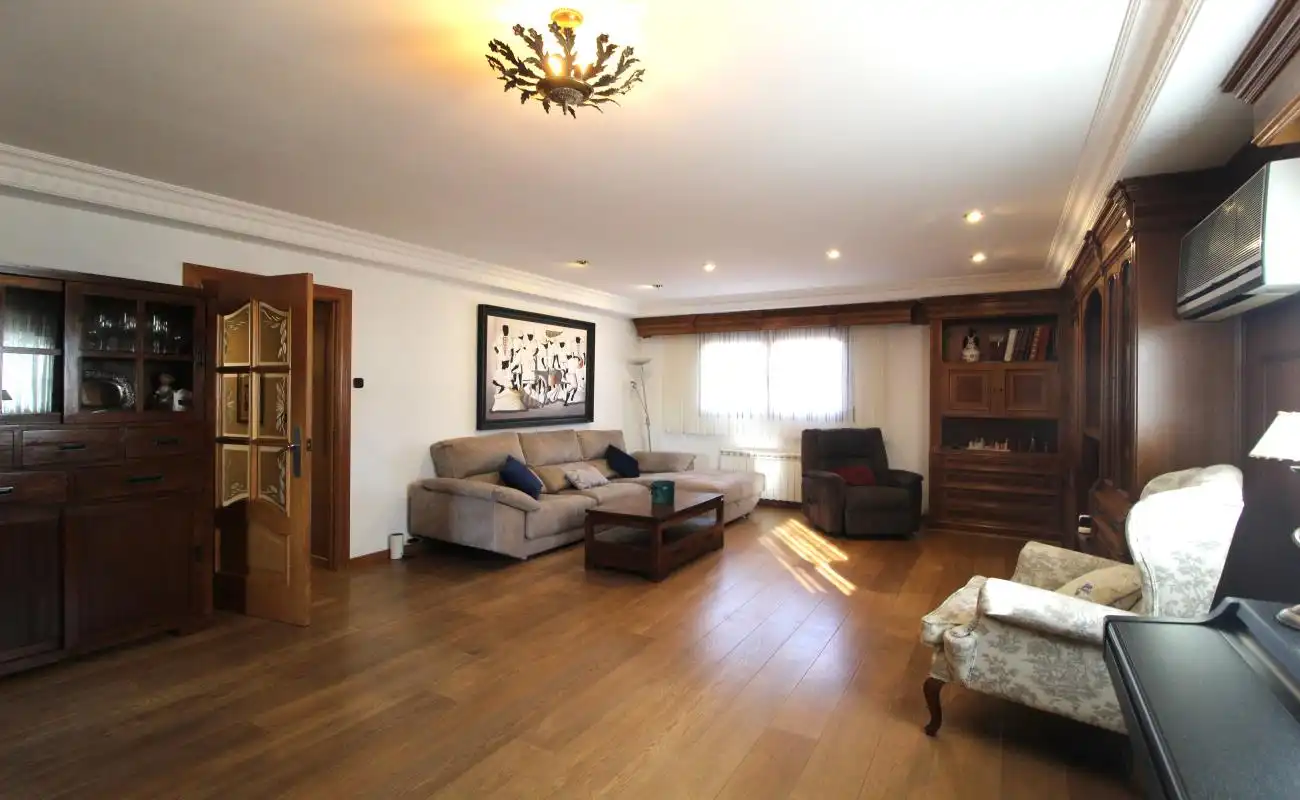 Sala d'estar de Casa o xalet en venda en L'Eliana amb Aire condicionat, Calefacció i Jardí privat