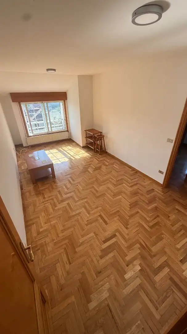 Dormitori de Pis de lloguer en Vigo  amb Calefacció, Parquet i Forn