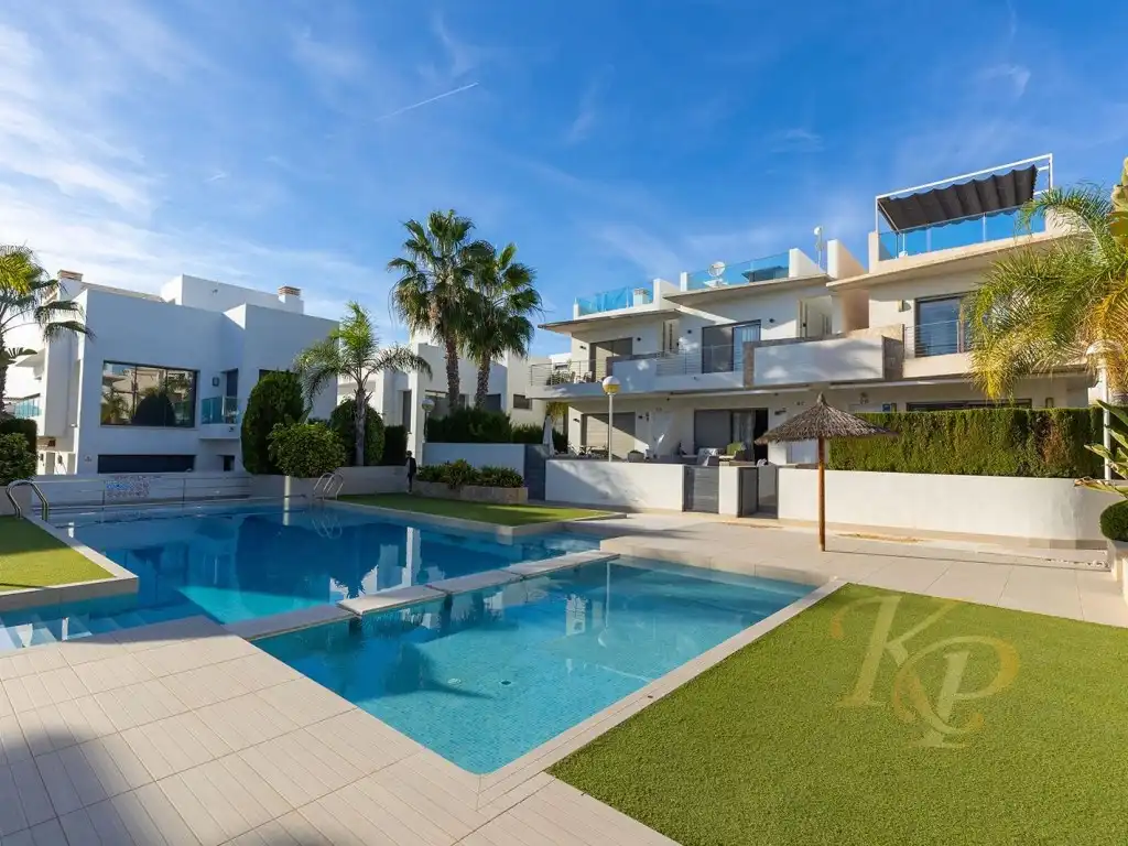 Duplex con piscina in vendita a Avenida Almeria De