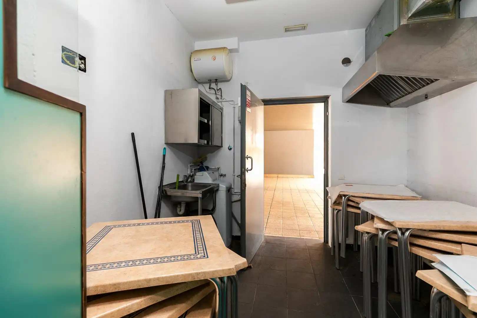 Cocina de Local en venta en Huesca con Amueblado