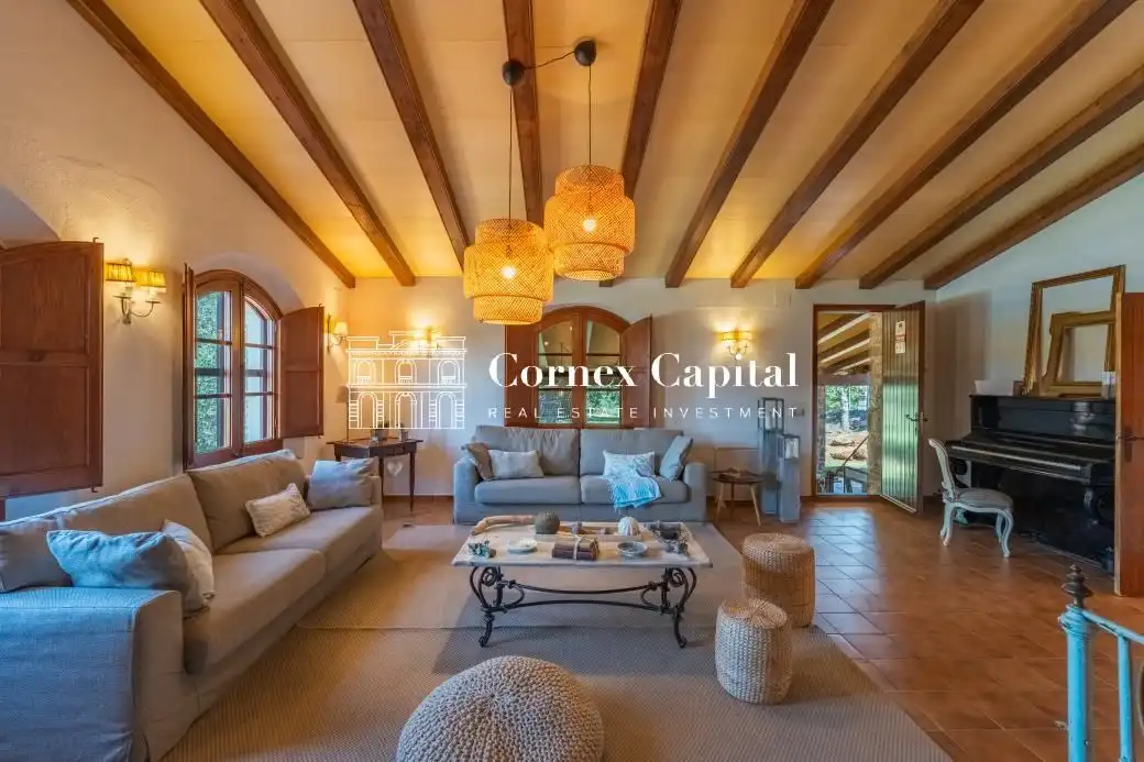 Sala de estar de Finca rústica de alquiler en Fontanilles con Aire acondicionado, Calefacción y Jardín privado