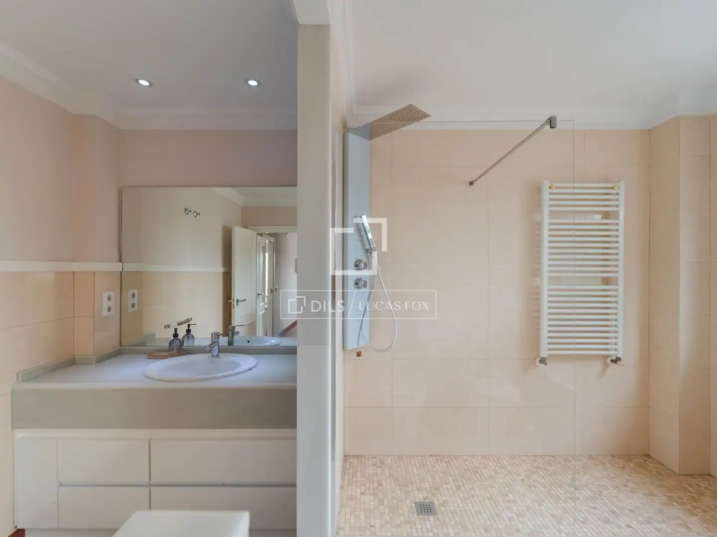 Bany de Casa o xalet de lloguer en Bétera amb Aire condicionat, Jardí privat i Moblat