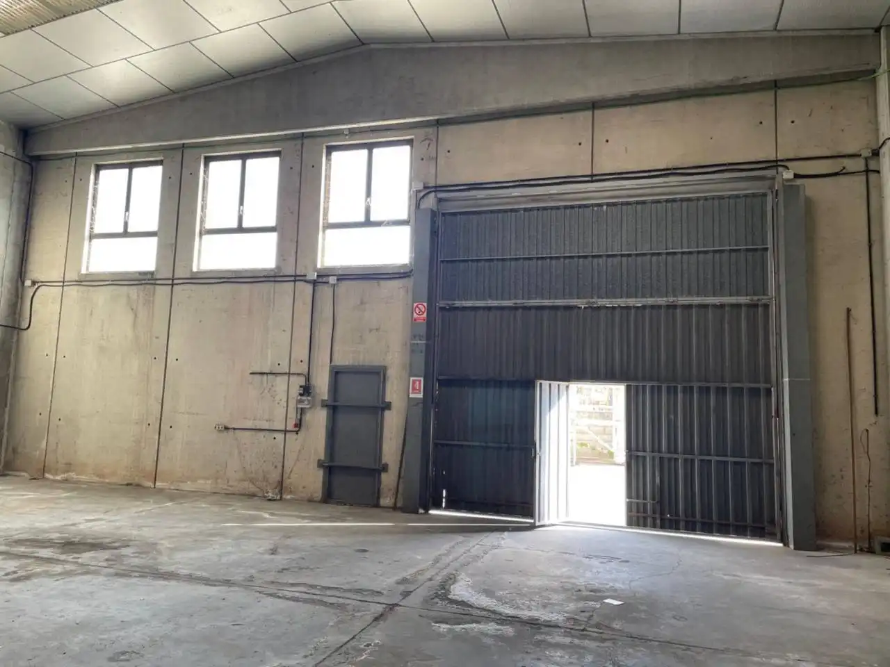 Nave industrial de alquiler en Canovelles