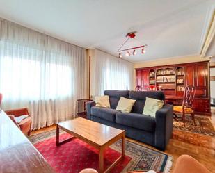 Sala d'estar de Pis en venda en Burgos Capital amb Calefacció, Parquet i Terrassa