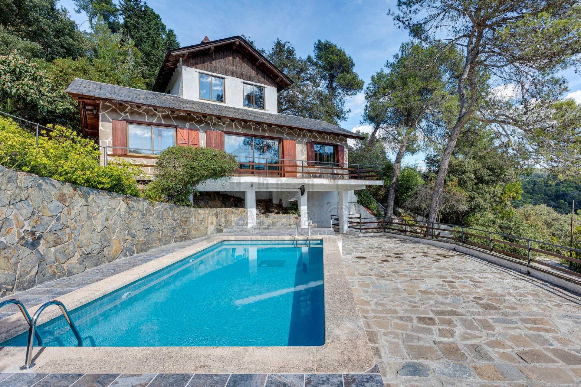 Vista exterior de Casa o chalet de alquiler en Sant Cugat del Vallès con Aire acondicionado, Calefacción y Jardín privado