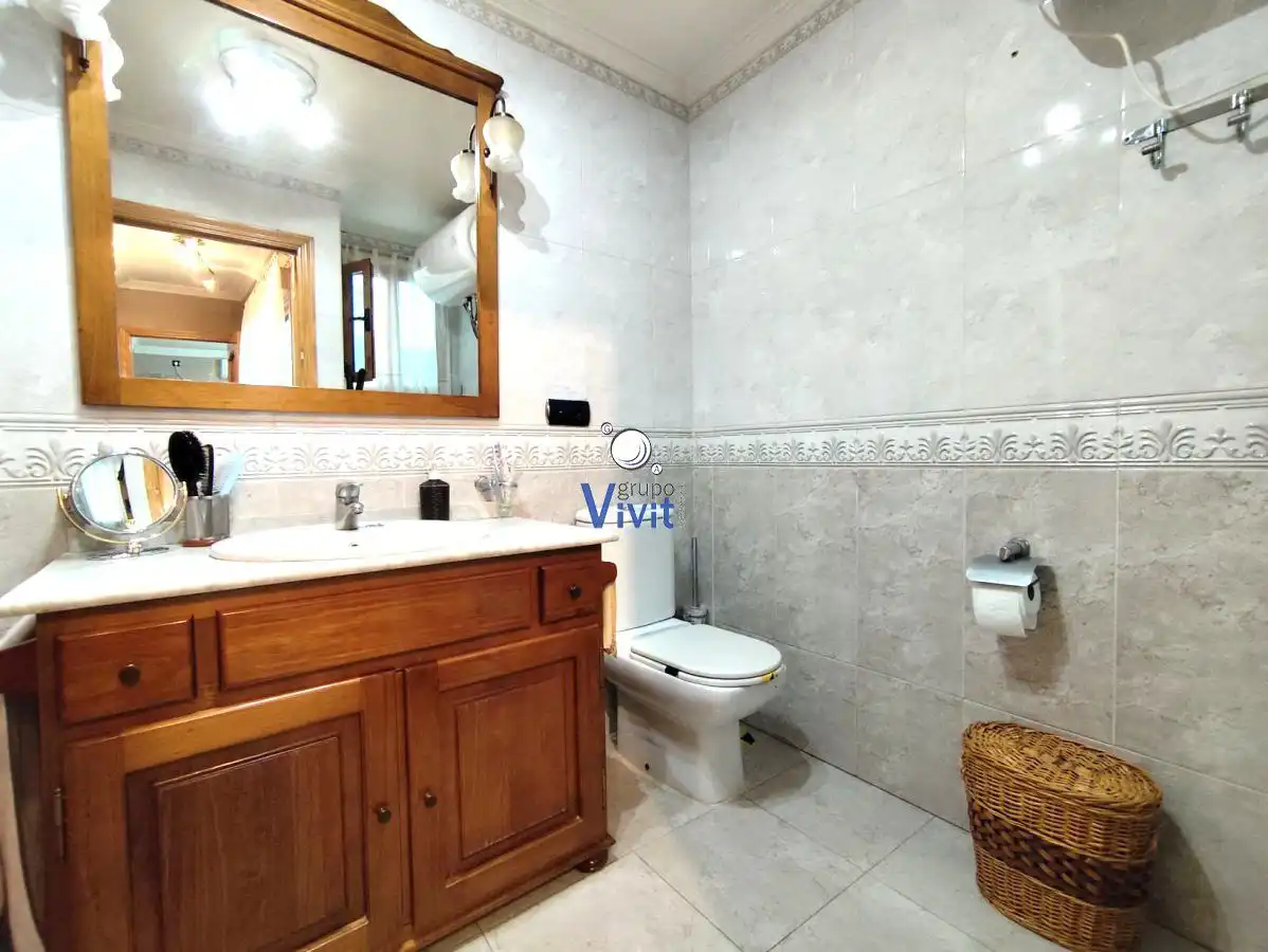 Bathroom of Houses for sale in Sevilla  with Terrace and Balcony