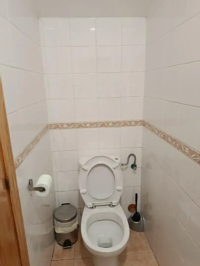 Baño de Casa adosada en venta en Castellar de la Frontera con Aire acondicionado, Trastero y Horno