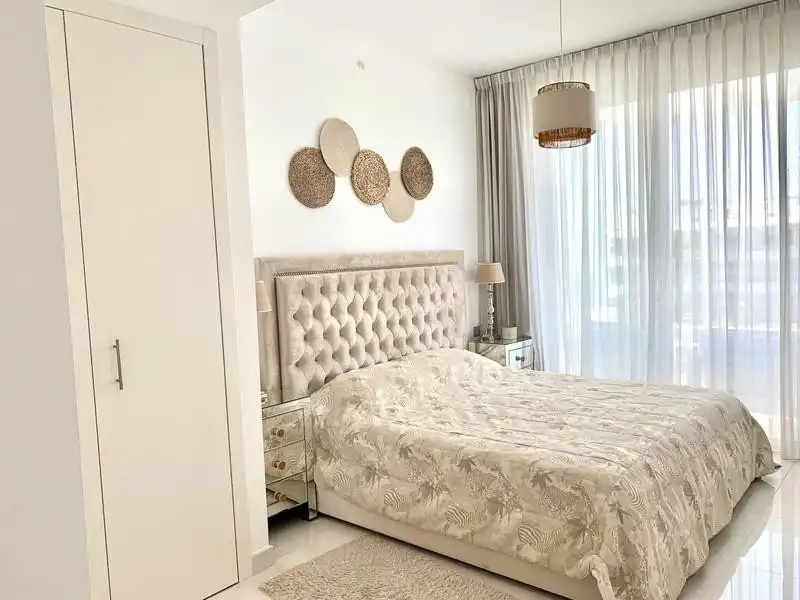 Dormitori de Àtic de lloguer en Estepona amb Aire condicionat, Calefacció i Terrassa
