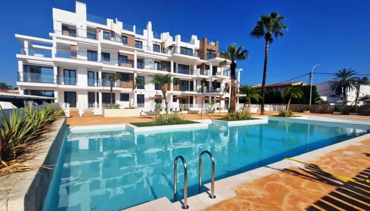 Àtic amb piscina en venda a Las Marinas / Les Marines