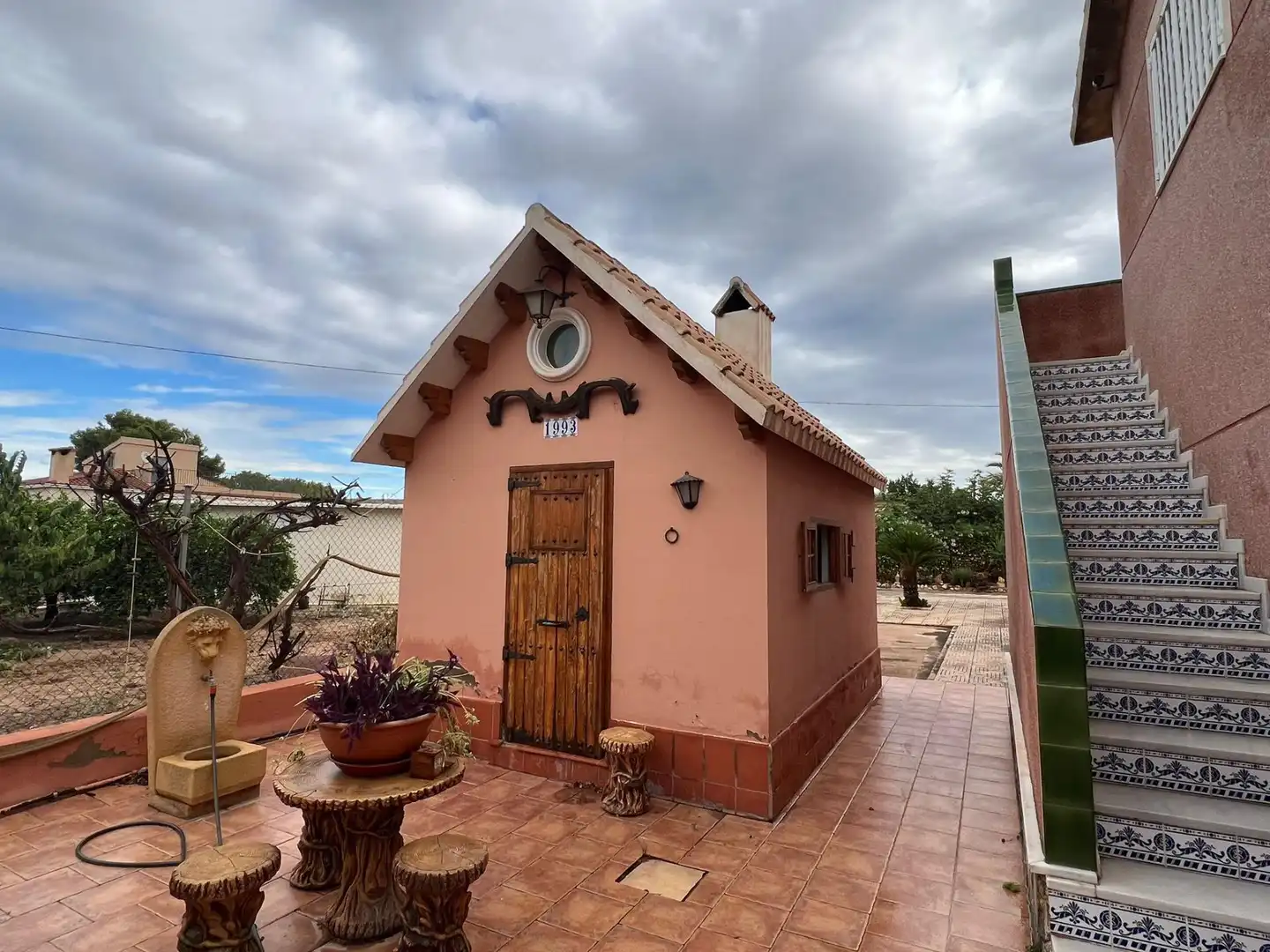 Vista exterior de Casa o xalet en venda en Elche / Elx amb Jardí privat, Terrassa i Piscina