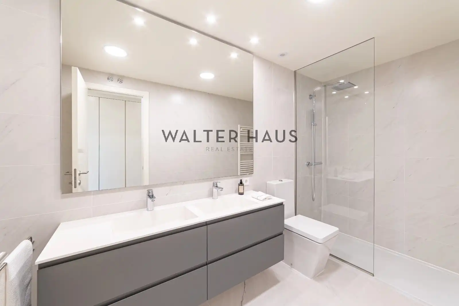 Baño de Piso de alquiler en Madrid con Aire acondicionado, Calefacción y Horno