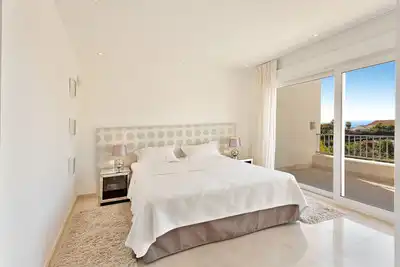 Dormitori de Casa o xalet en venda en Marbella amb Aire condicionat, Calefacció i Jardí privat