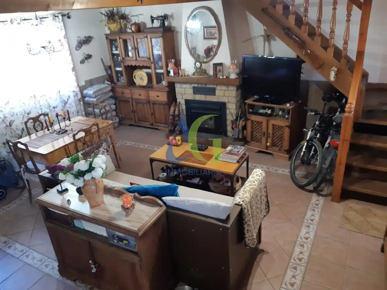 Sala de estar de Casa o chalet en venta en Carrocera con Calefacción, Trastero y Amueblado