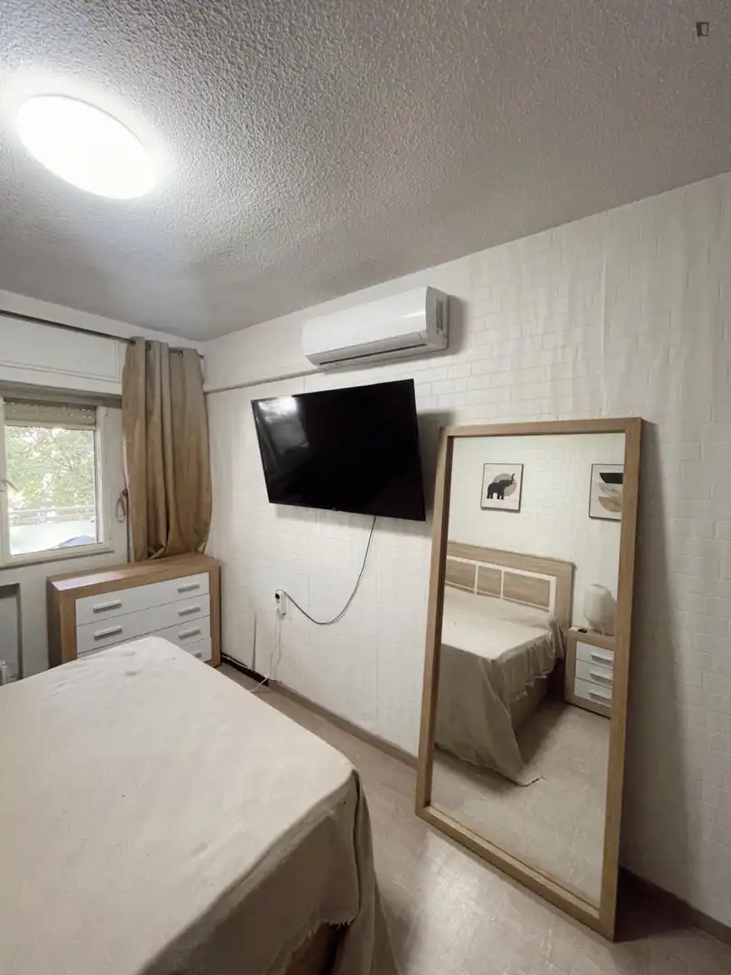 Habitación de Apartamento de alquiler en Madrid con Aire acondicionado, Calefacción y Amueblado