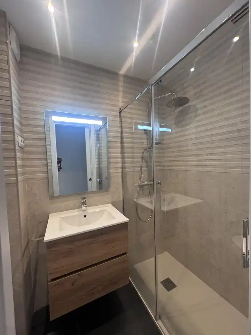 Baño de Piso de alquiler en Málaga con Aire acondicionado