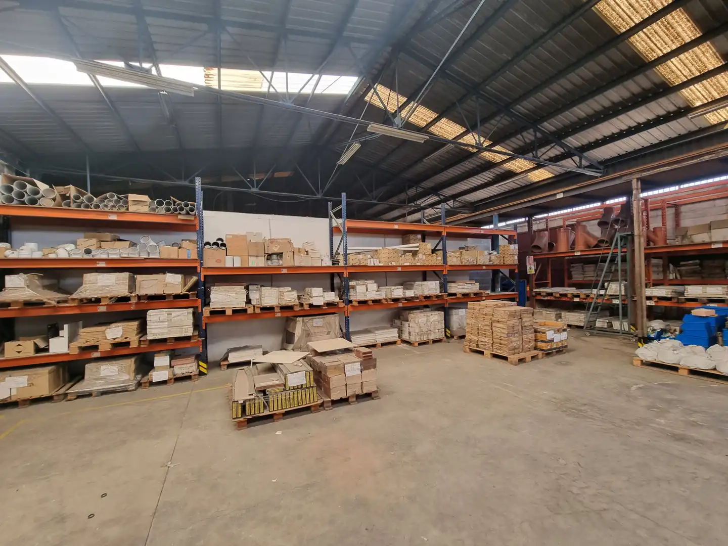 Nau industrial en venda en Almería amb Calefacció i Alarma