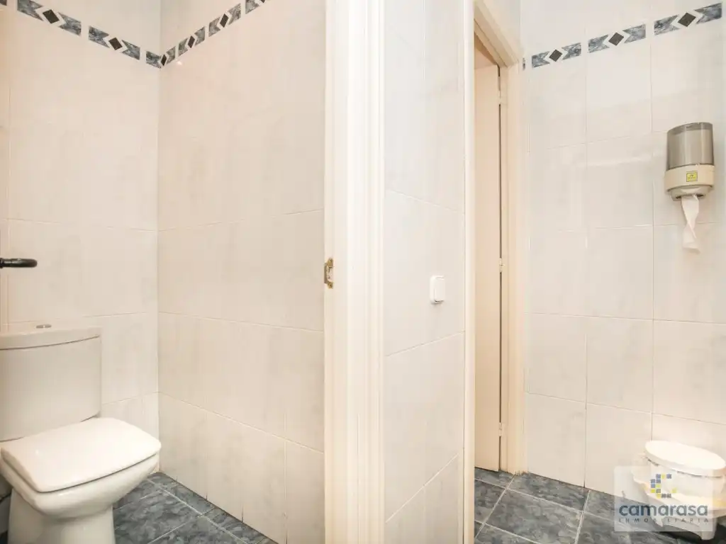 Baño de Local en venta en Ávila